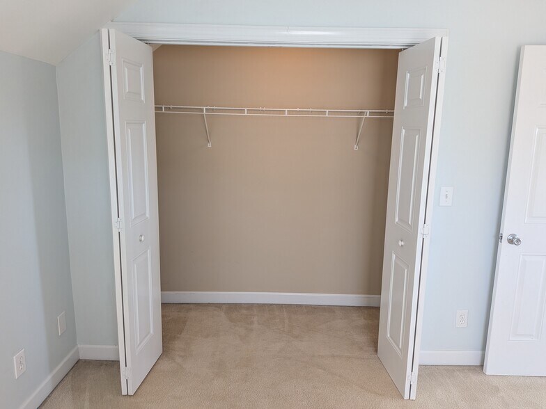 Building Photo - 927 Kensington Park Rd