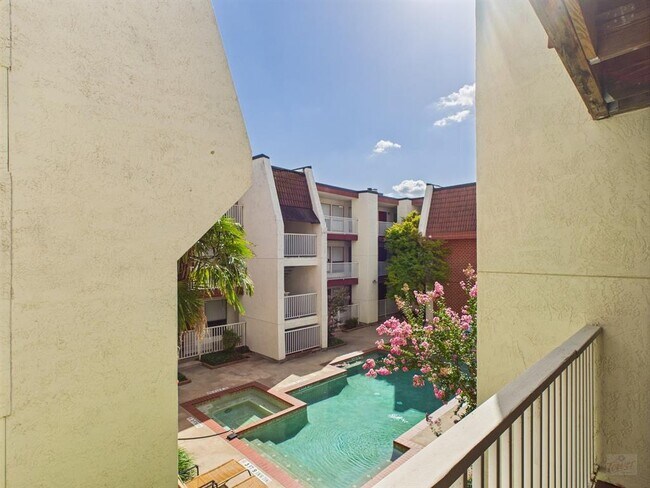 Building Photo - 3115 Helms St