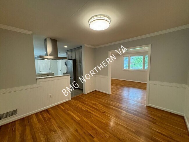 Building Photo - 5406 Gainsborough Dr