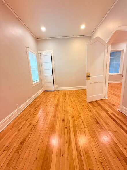 Building Photo - 3255 N Kenneth Ave