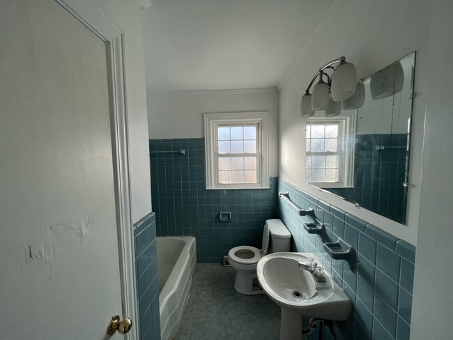 Building Photo - 609 W Greer St