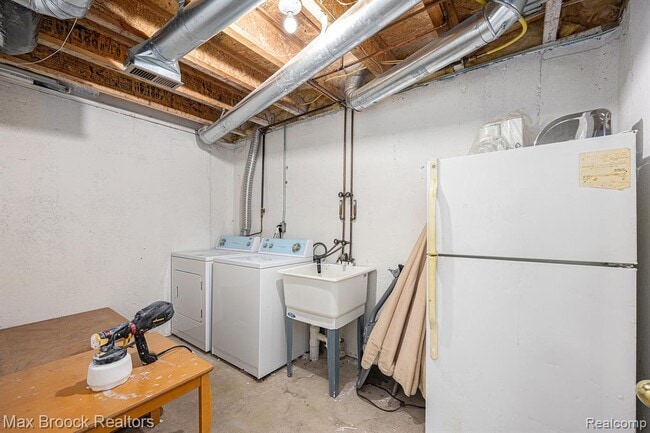 Building Photo - 4899 Green Ct