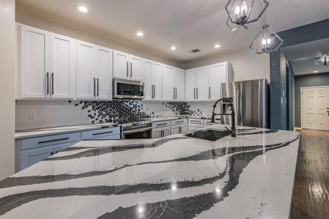 Building Photo - 407 Greener Dr