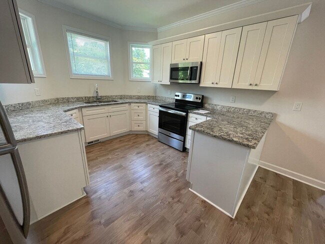 Building Photo - PRE-LEASING FOR AUGUST 9TH, 2026!