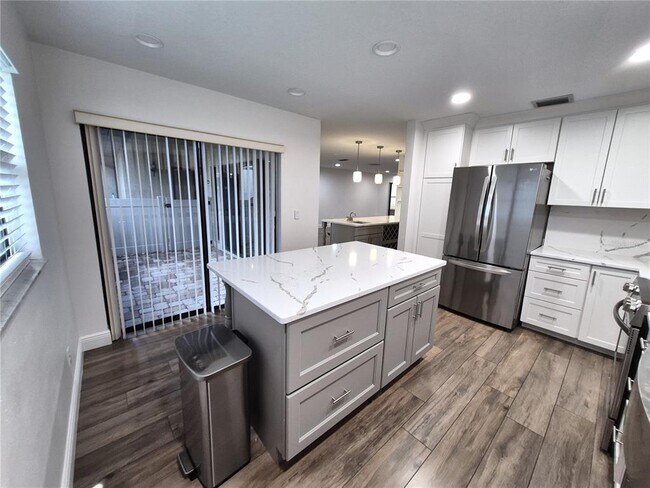 Building Photo - 160 Joanne Pl