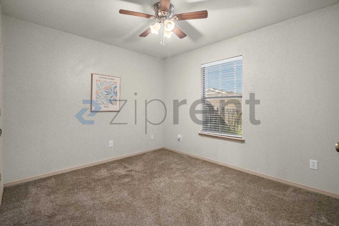 Building Photo - Unit