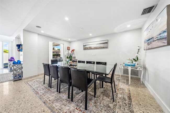 Building Photo - 2523 Castilla Isle