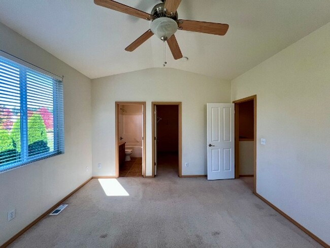 Building Photo - PENDING APPLICATION; Pet Friendly 3 BD Tow...