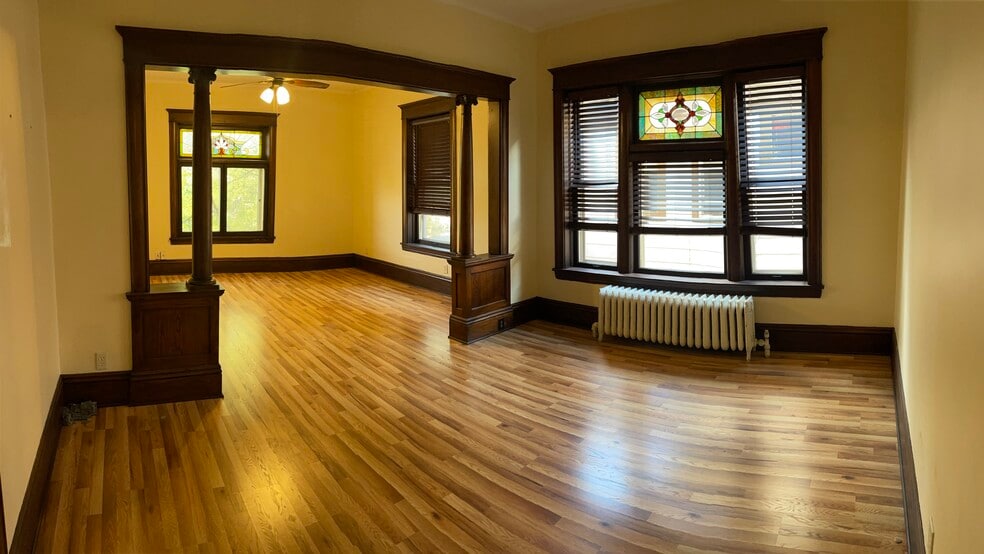 Building Photo - 2404 Lyndale Ave S