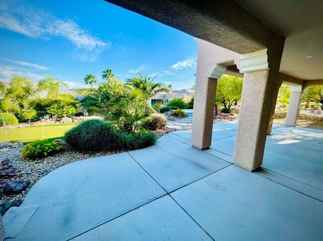 Building Photo - AMAZING SINGLE STORY HOME IN “AGE RESTRICT...