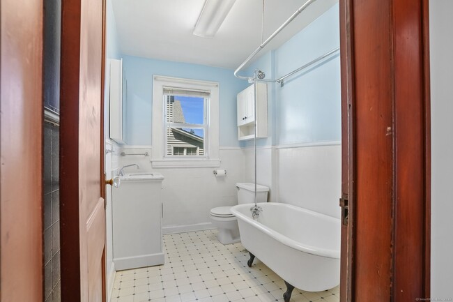 Building Photo - 108 Barnum Ter