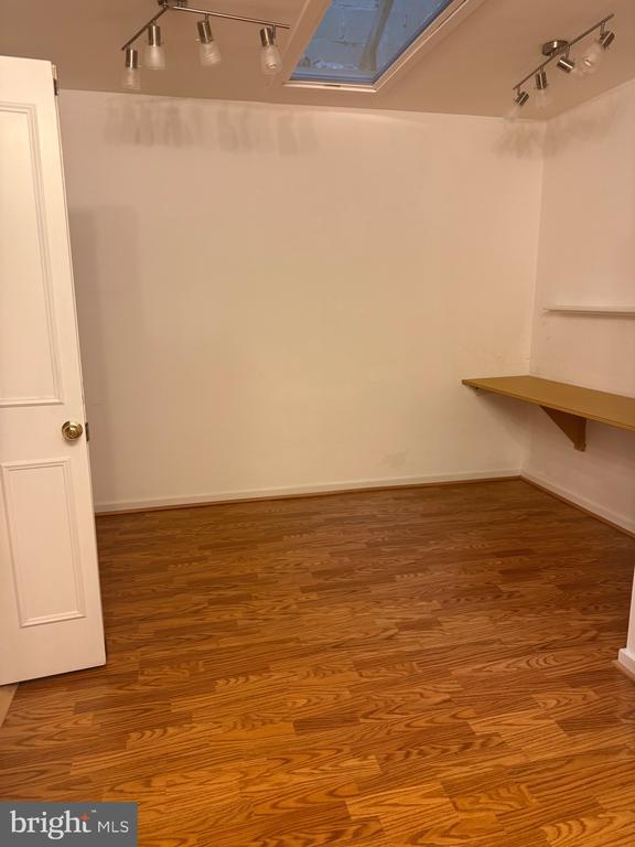 Building Photo - 14 Oak Knoll Dr