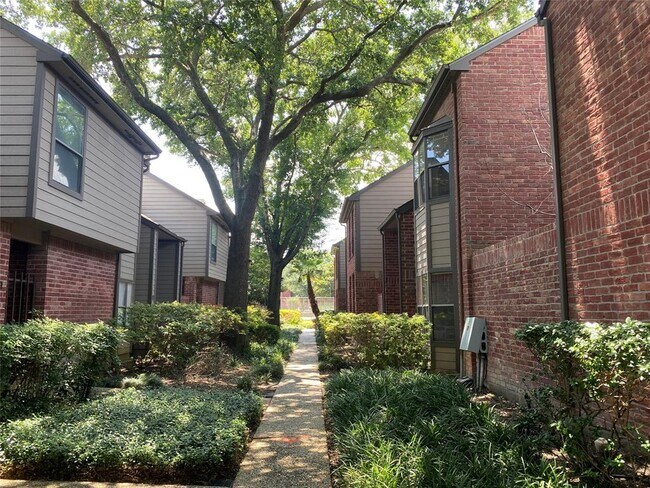 Building Photo - 7447 Cambridge St