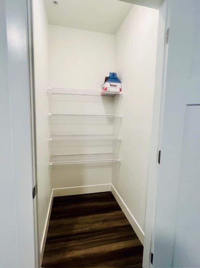 Building Photo - Brand-new Condo Conveniently Located in Ri...