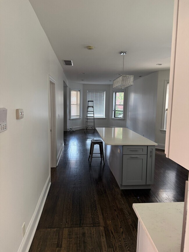 Building Photo - 3142 N Damen Ave