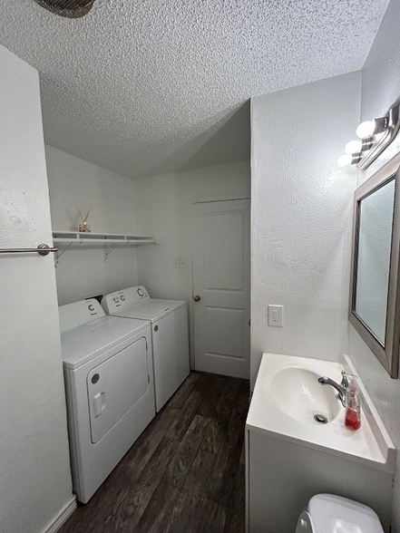 Building Photo - 402 Randy Blvd