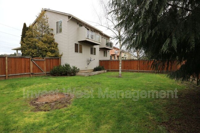 Building Photo - 1830 SE 11th Ave