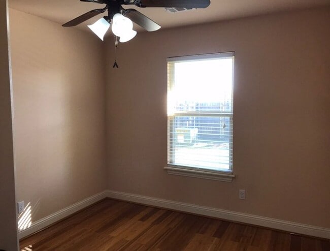 Building Photo - Beautiful Home