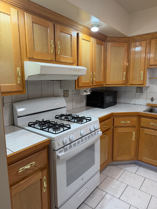 Building Photo - Ranch Style 3 bed, 1-1/2 bath Aurora Home ...