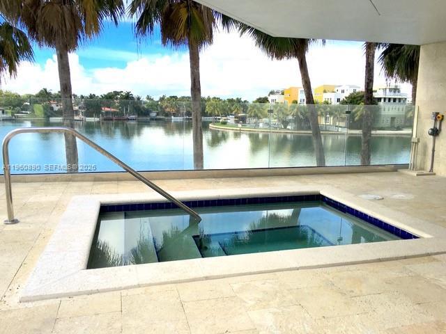 Building Photo - 5900 Collins Ave