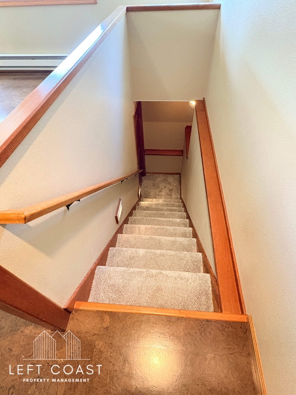 Building Photo - 7205 SW Burl Dr