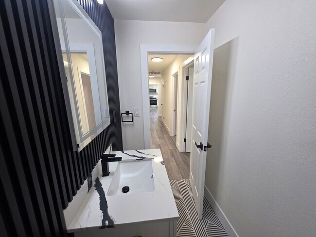 Building Photo - Remodeled Single Story in College neighborhood!