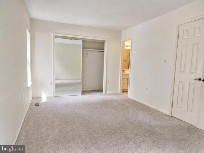 Building Photo - 2723 Manorhaven Ct