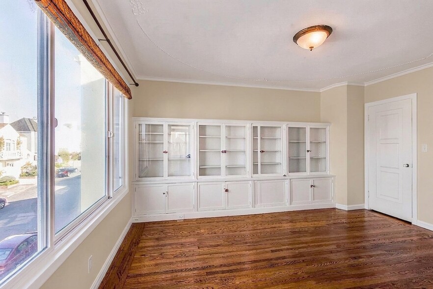 Building Photo - 210 Ewing Ter
