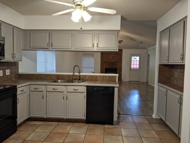 Building Photo - 9008 Topperwind Ct