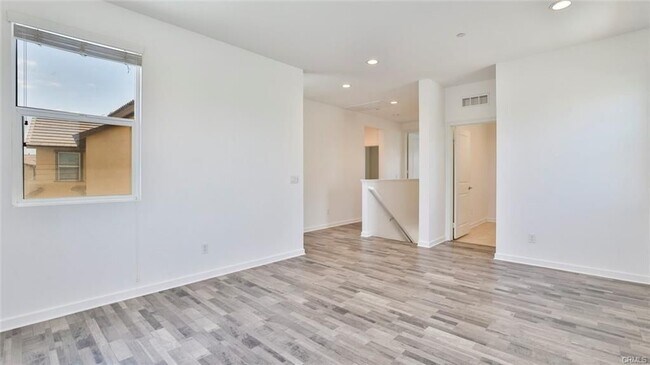 Building Photo - 2832 E Clementine Dr