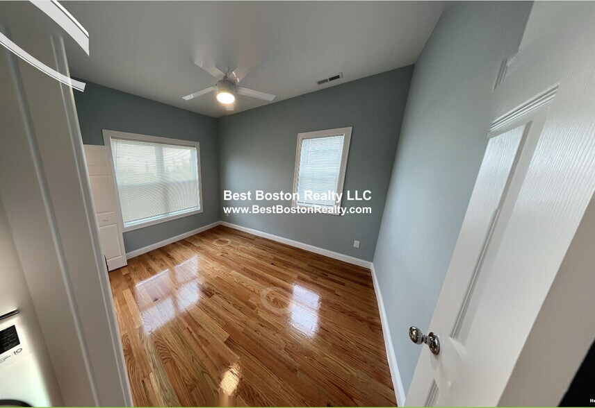 Building Photo - 126 Cross St