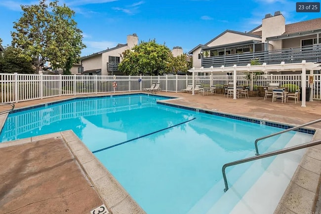 Building Photo - 1498 Gustavo St