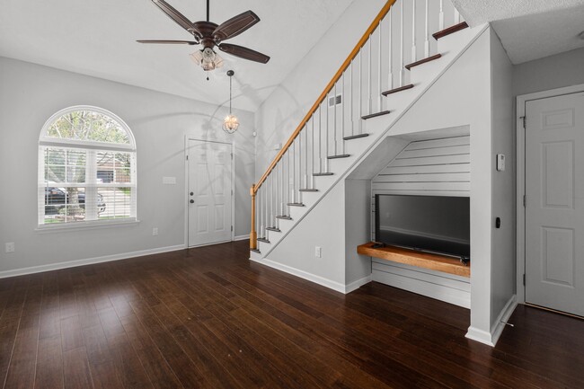 Building Photo - 364 Forest Hill Dr