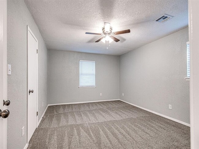 Building Photo - 305 Woodside Dr