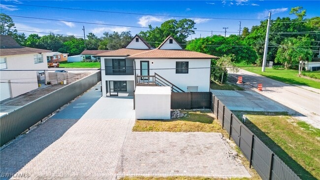 Building Photo - 9002 Somerset Ln