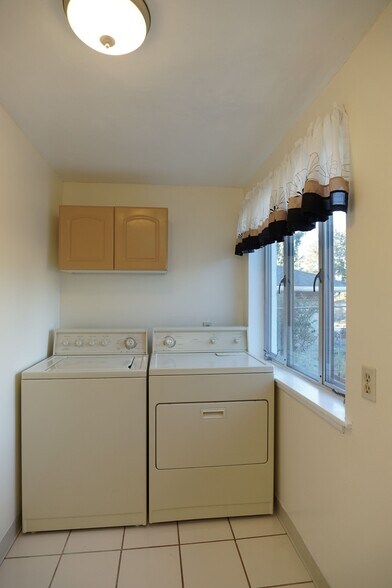 Building Photo - 727 S Tyler St