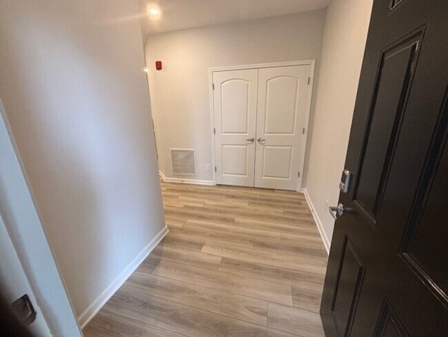 Building Photo - Brand New Luxury 2 Bed/2 Bath Condo - Wate...