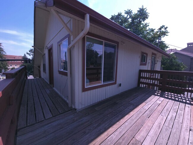 Building Photo - 943 Broadway