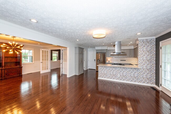 Building Photo - 5936 Clearbrook Dr