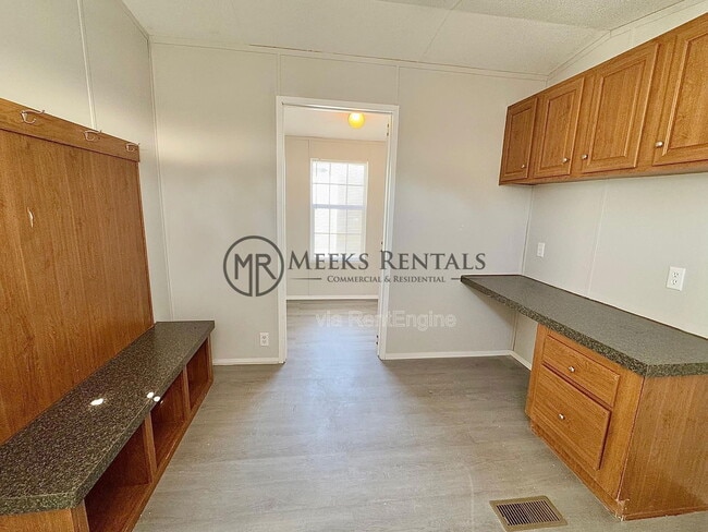 Building Photo - 106 Robby St