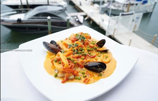 Building Photo - 1717 N Bayshore Dr