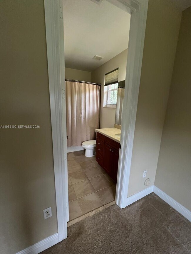 Building Photo - 2750 Jockey Cir