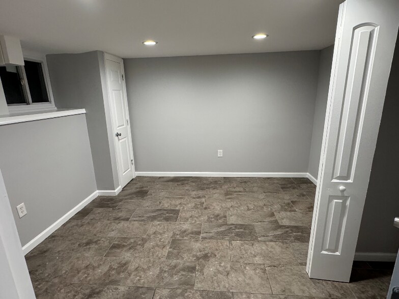 Building Photo - 24 N Bernice Ave