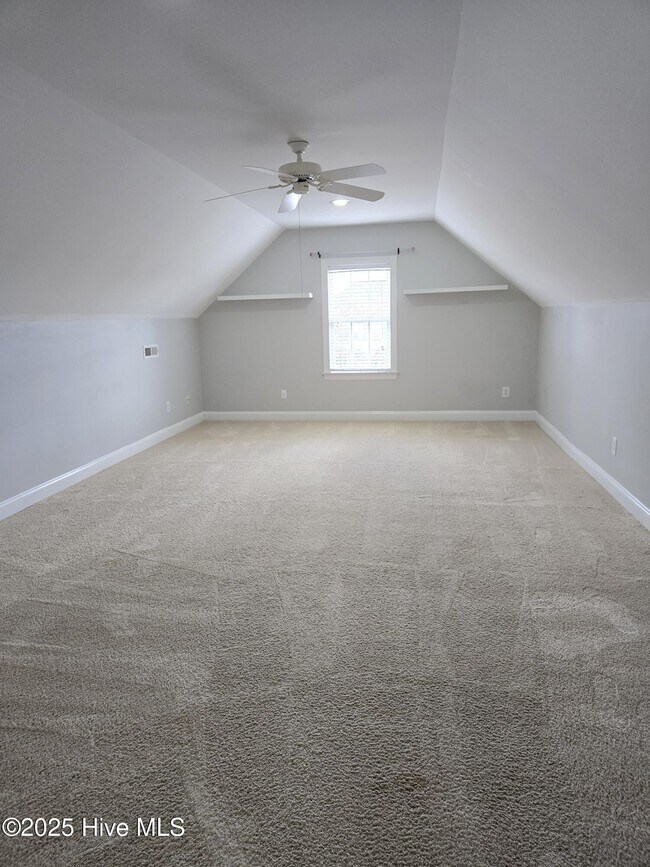 Building Photo - 1011 Ginger Lily Way