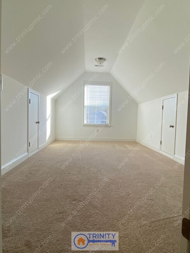 Building Photo - Bonus Room Above Garage! Ask about our Sec...