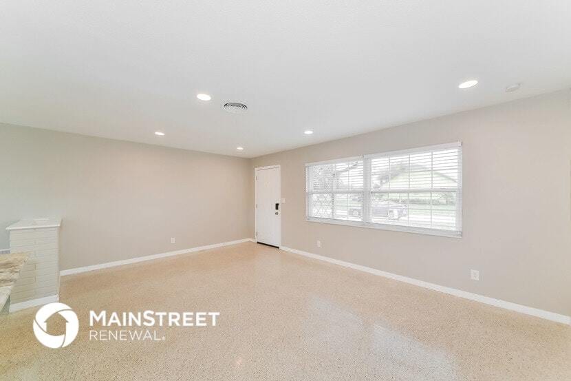 Building Photo - 5461 7th St S