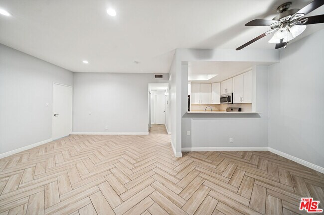 Building Photo - 5751 W Olympic Blvd