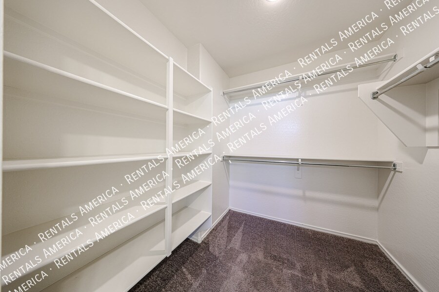 Building Photo - 932 Kachina Dr