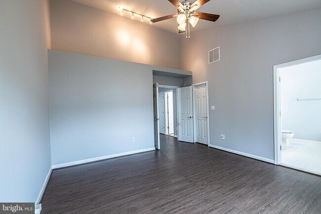 Building Photo - 24635 Kings Canyon Square