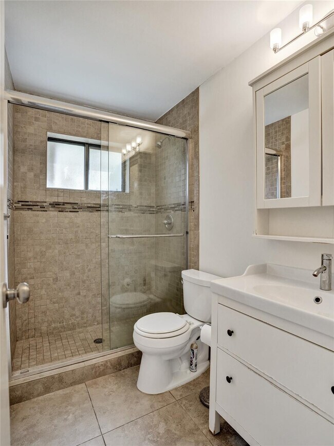 Building Photo - 930 SW 9th St Cir